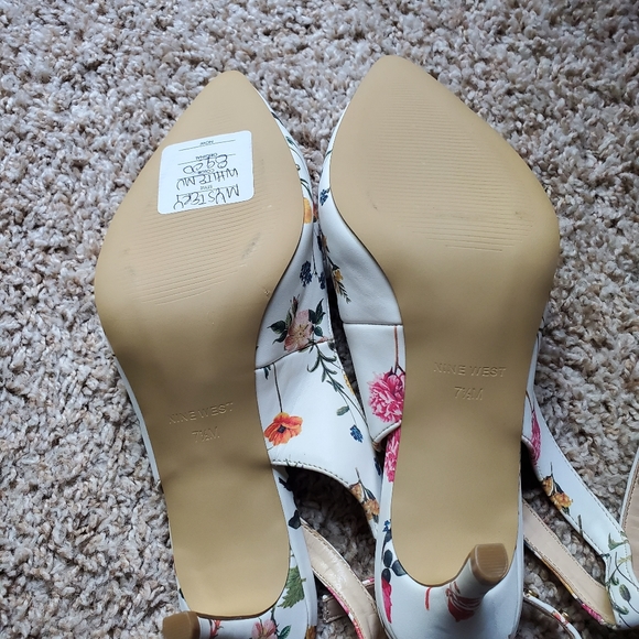 Shoes - Picture 4 of 4